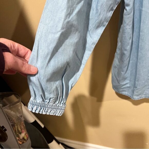 Levi’s Denim Oversized Collarless Vneck Top, Size 1X. Flawless. Cinched Wrist. - Picture 2 of 5